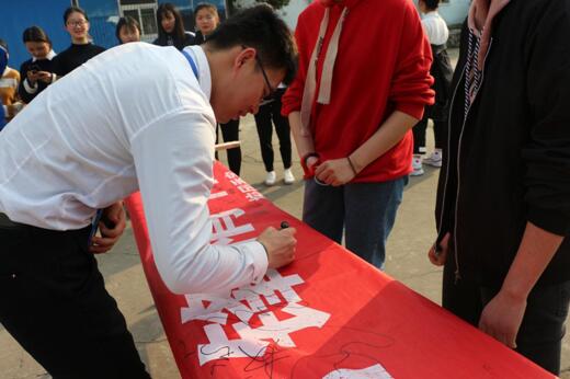 學雷鋒 共筑美麗幸福家園—我校團委組織學習雷鋒精神系列活動（一）