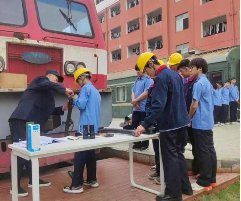 南昌向遠(yuǎn)軌道技術(shù)學(xué)校機(jī)車系開展公開課活動(dòng)