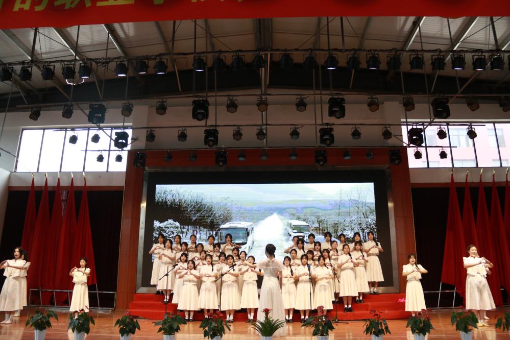 南昌向遠(yuǎn)軌道技術(shù)學(xué)校第五屆校園文化節(jié)系列活動(dòng)之“青春心向黨，弘揚(yáng)五四情”大合唱比賽