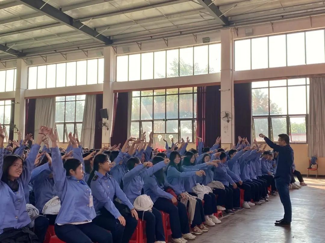 南大一附院贛江新區(qū)人民醫(yī)院“心理專家進校園”宣教活動在南昌向遠(yuǎn)軌道學(xué)校順利開展