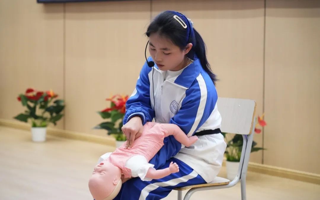 匠心鑄就夢想 技能點亮人生｜南昌向遠(yuǎn)軌道技術(shù)學(xué)校舉行2023年校園技能競賽節(jié)啟動儀式
