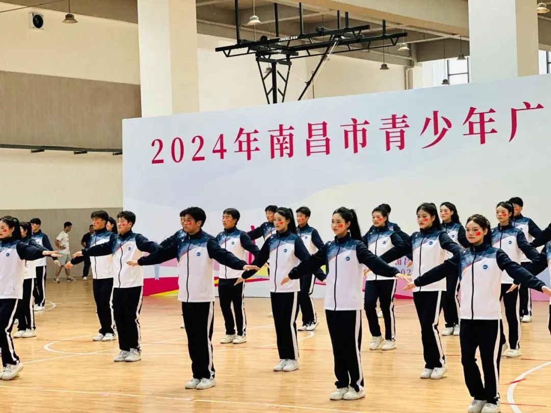 南昌向遠(yuǎn)軌道技術(shù)學(xué)校在2024年南昌青少年廣播體操中榮獲中學(xué)組一等獎(jiǎng)