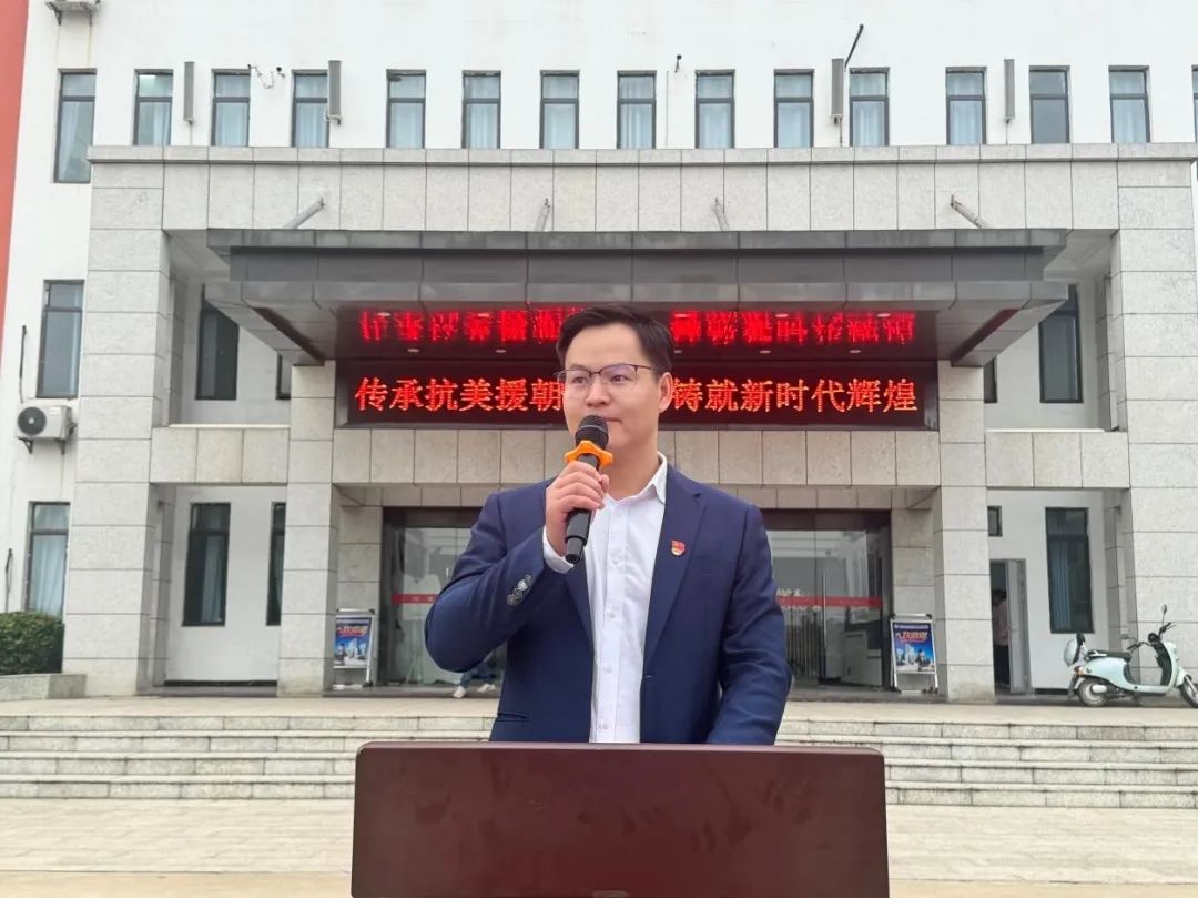 南昌向遠軌道學(xué)校升旗儀式紀念抗美援朝74周年，致敬“最可愛的人”