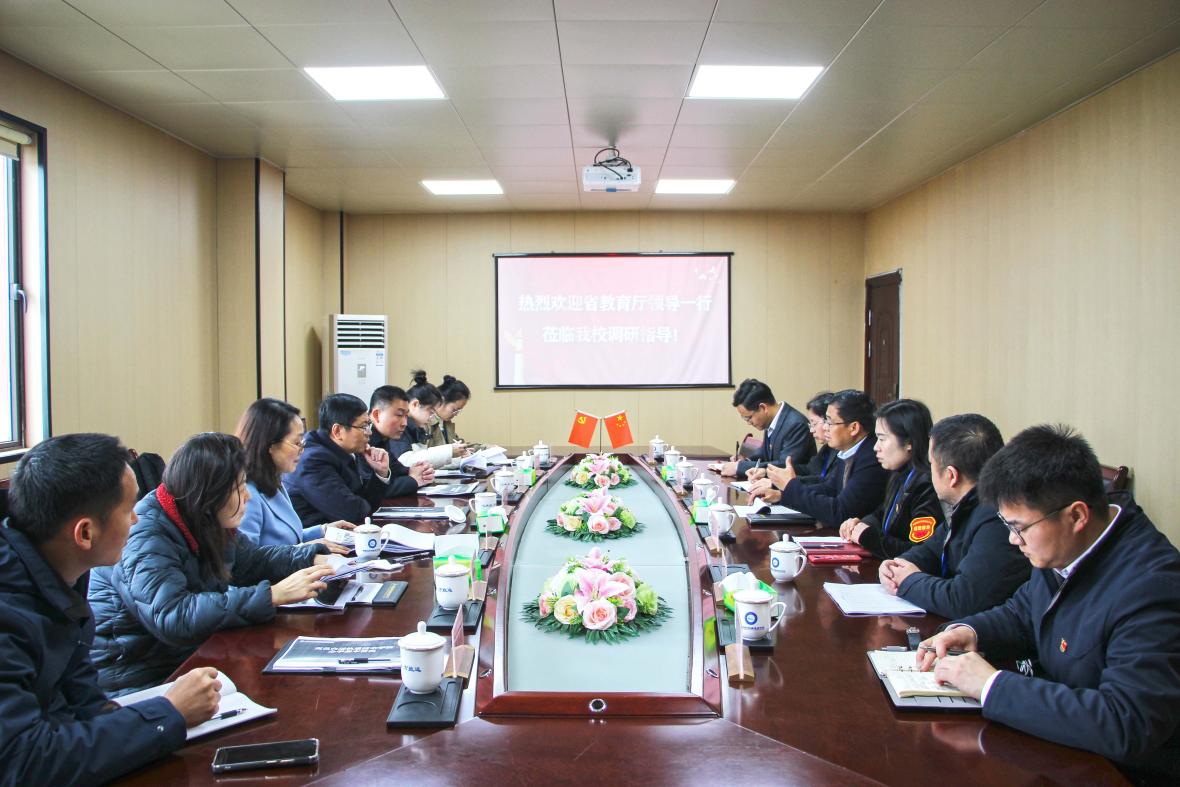 省委教育工委委員、省教育廳副廳長王勇一行蒞臨南昌向遠(yuǎn)軌道技術(shù)學(xué)校調(diào)研指導(dǎo)