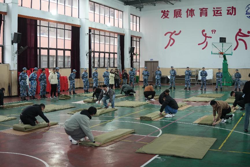 南昌向遠(yuǎn)軌道技術(shù)學(xué)校首屆班主任節(jié)班主任風(fēng)采展示之疊被子大賽圓滿落幕