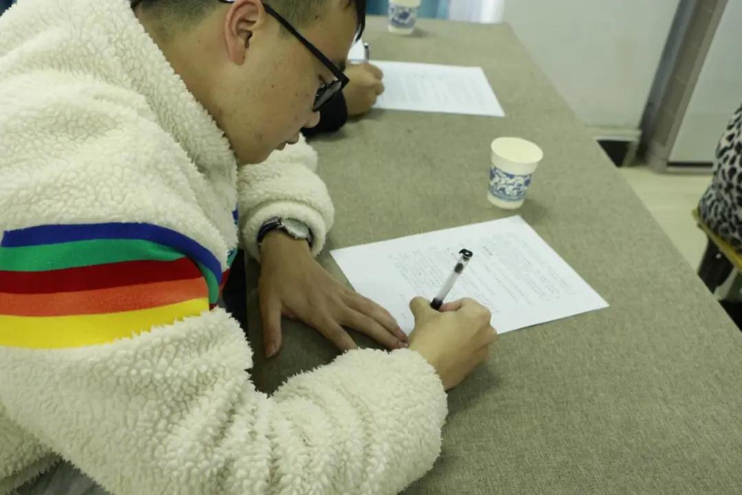 南昌向遠軌道技術學校2022年春新進教師師德師風責任書簽訂暨結業(yè)儀式順利舉辦