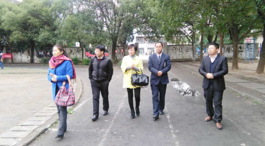 南昌師范學(xué)院體育系書記涂相仁一行來南昌軌道學(xué)?？疾旖涣? width=