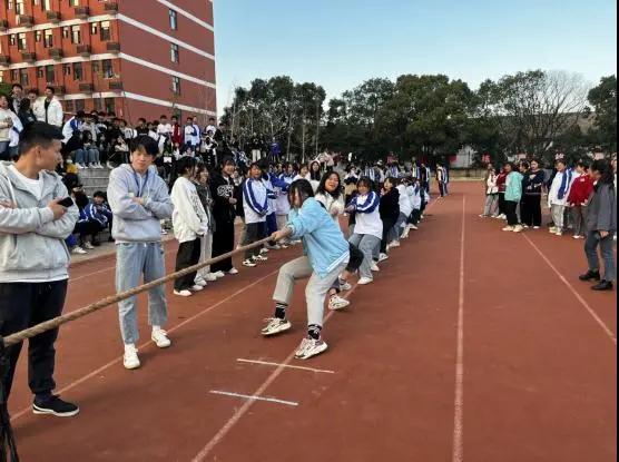 齊心協(xié)力，拔出風(fēng)采——南昌向遠(yuǎn)軌道技術(shù)學(xué)校舉辦冬季拔河比賽