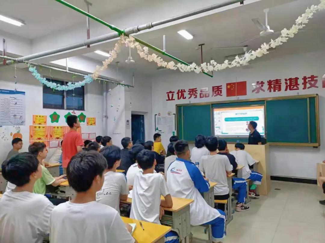 感受傳統(tǒng)文化，弘揚(yáng)愛國精神 南昌向遠(yuǎn)軌道技術(shù)學(xué)校開展端午節(jié)系列活動