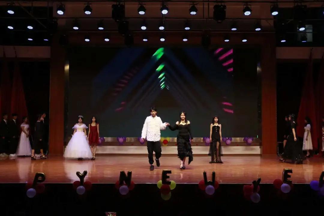 南昌向遠(yuǎn)軌道技術(shù)學(xué)校隆重舉行2021年社團展演暨2022年元旦晚會