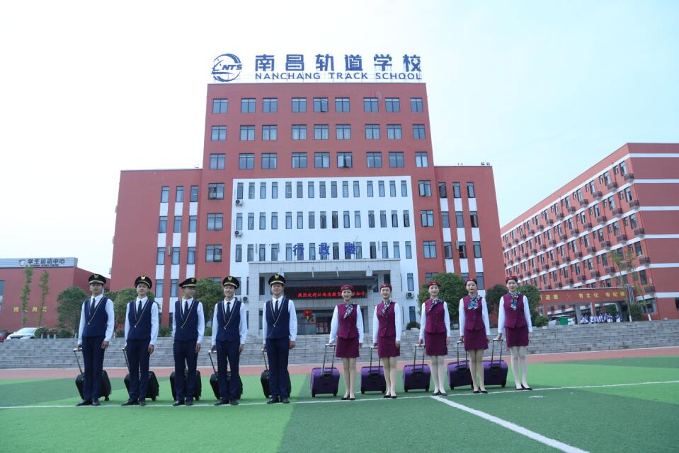 南昌向遠(yuǎn)軌道技術(shù)學(xué)校2021版樂化校區(qū)濃郁和諧的校園文化