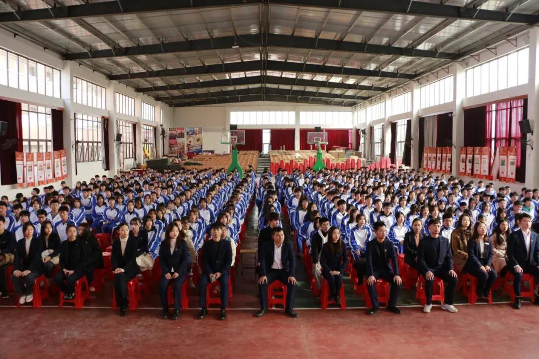 南昌向遠(yuǎn)軌道技術(shù)學(xué)校2021學(xué)年“立德樹(shù)人、五育并舉”系列活動(dòng)表彰大會(huì)隆重召開(kāi)