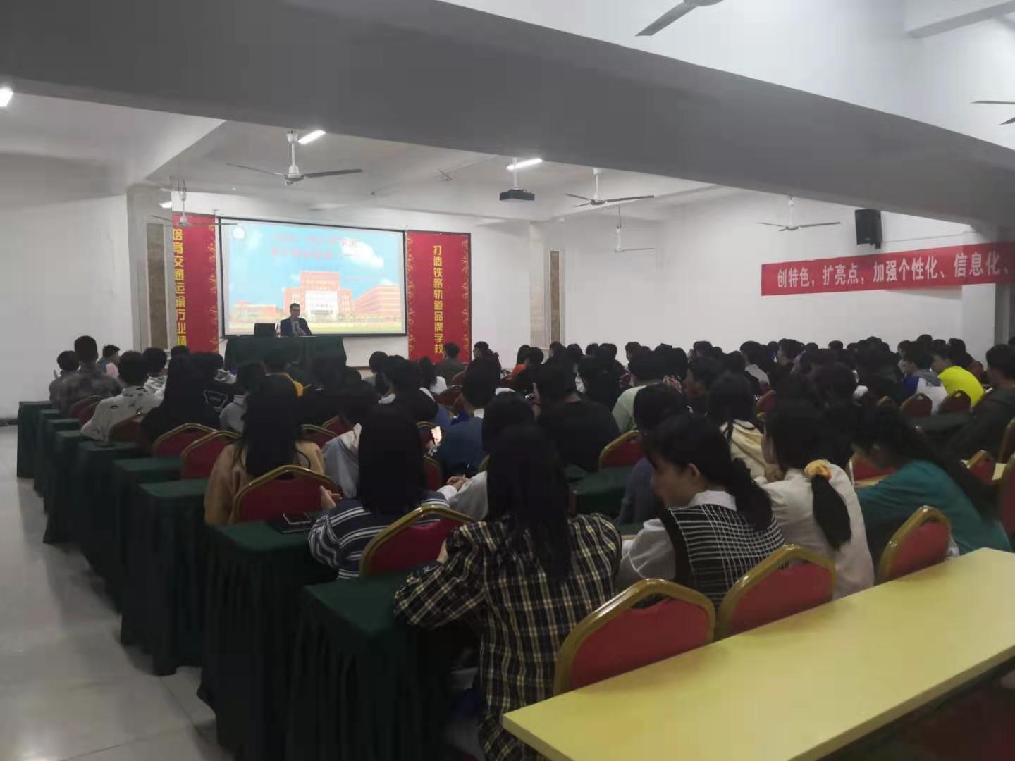 勵志精英，筑夢青春||南昌向遠軌道技術學校樂化校區(qū)開展學生干部培訓