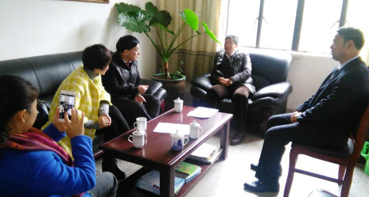 南昌師范學(xué)院體育系書記涂相仁一行來南昌軌道學(xué)?？疾旖涣? width=