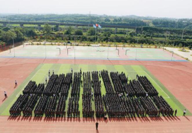 南昌向遠軌道技術(shù)學校2019年秋季新生軍訓動員大會順利召開