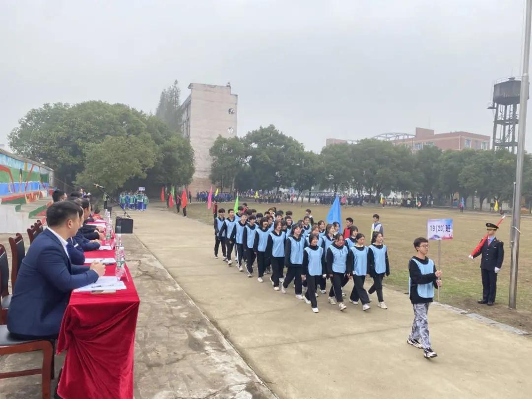 南昌向遠軌道技術(shù)學(xué)校第六屆趣味運動會順利開幕