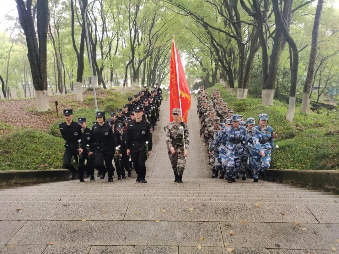 學(xué)習(xí)黨史，致敬英雄---南昌向遠(yuǎn)軌道技術(shù)學(xué)校開(kāi)展清明節(jié)祭掃主題團(tuán)日活動(dòng)