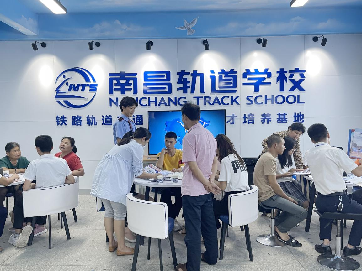 讀職校也精彩-南昌向遠(yuǎn)軌道技術(shù)學(xué)校2021秋新生報(bào)名火爆來(lái)襲！