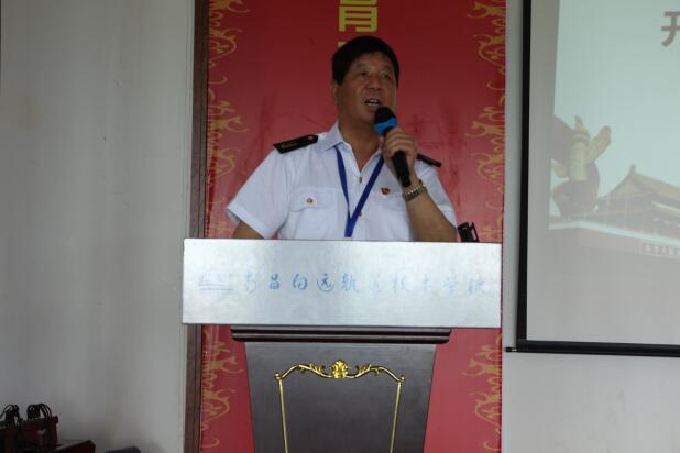 南昌向遠(yuǎn)軌道技術(shù)學(xué)校召開《江西省職業(yè)教育改革實(shí)施方案》學(xué)習(xí)會(huì)暨《彰顯省會(huì)擔(dān)當(dāng) 我們?cè)趺锤伞方夥潘枷氪笥懻摶顒?dòng)動(dòng)員大會(huì)