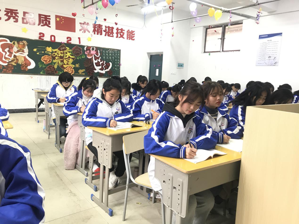 備戰(zhàn)期末，誠信應(yīng)考—南昌向遠(yuǎn)軌道技術(shù)學(xué)校期末考試倡議書