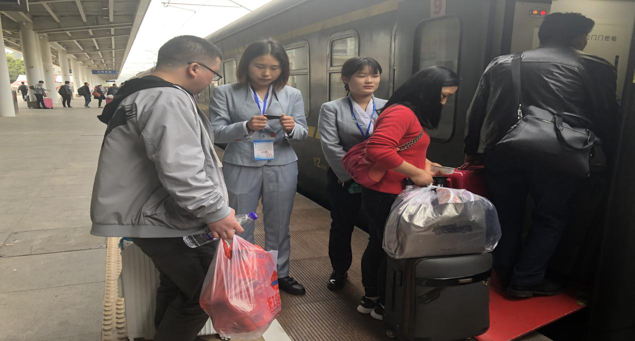 南昌向遠(yuǎn)軌道技術(shù)學(xué)校組織學(xué)生參與2020年春運(yùn)志愿者行動