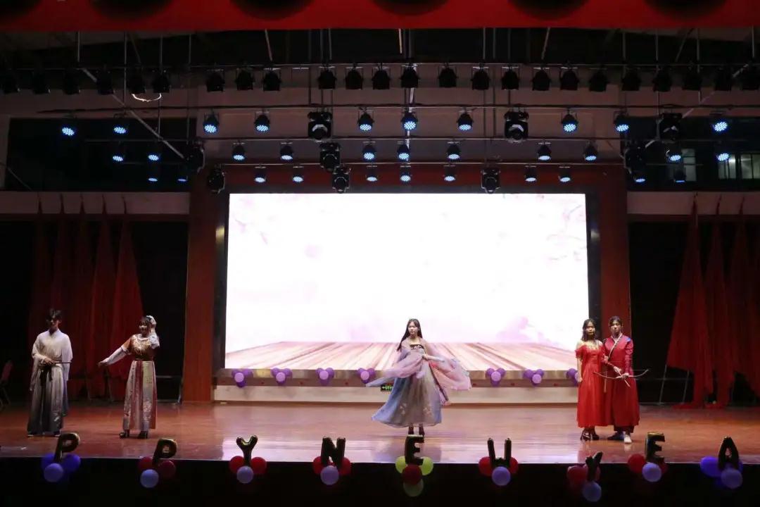 南昌向遠(yuǎn)軌道技術(shù)學(xué)校隆重舉行2021年社團展演暨2022年元旦晚會