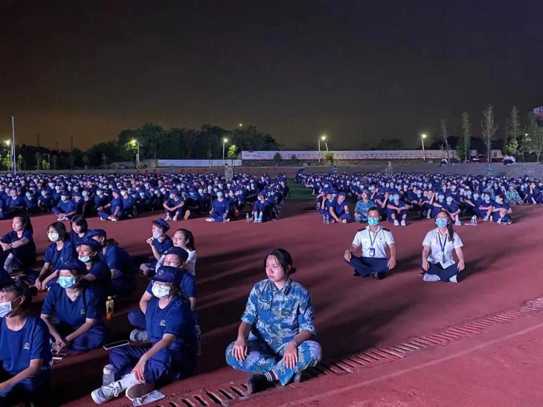 理想照耀未來‖南昌向遠軌道技術學校組織全體師生觀看“開學第一課”