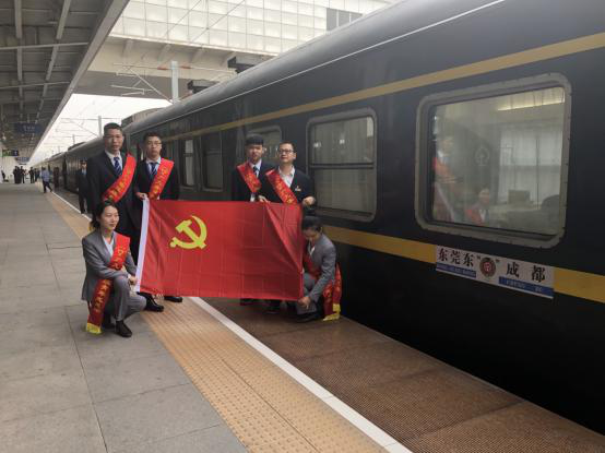 南昌向遠(yuǎn)軌道技術(shù)學(xué)校組織學(xué)生參與2020年春運(yùn)志愿者行動